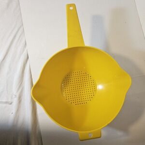 Vintage TUPPERWARE 1523 Ok Large 2 Qt. Yellow Colander Strainer